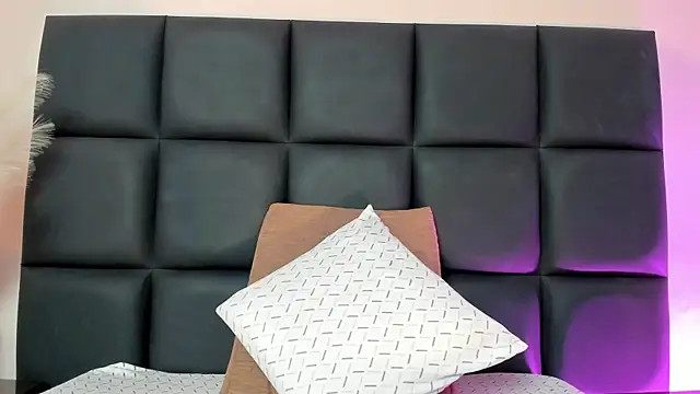 NoraDasilva online show from January 2026 11:29:02 PM