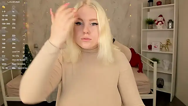 Snapshot of art_lovee chatting on December 2024 01:04:01 AM art lovee online show from December 2024 01:04:01 AM