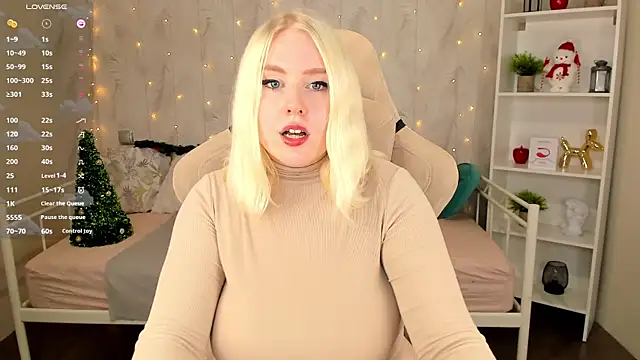 Snapshot of art_lovee chatting on December 2024 07:44:01 AM art lovee online show from December 2024 07:44:01 AM