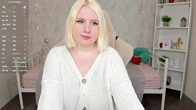 Snapshot of art_lovee chatting on January 2025 04:41:02 AM art lovee online show from January 2025 04:41:02 AM