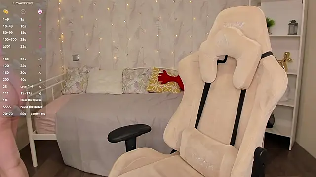 Snapshot of art_lovee chatting on January 2025 07:49:02 AM art lovee online show from January 2025 07:49:02 AM