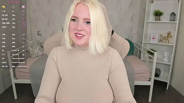 Snapshot of art_lovee chatting on February 2025 04:40:01 AM art lovee online show from February 2025 04:40:01 AM