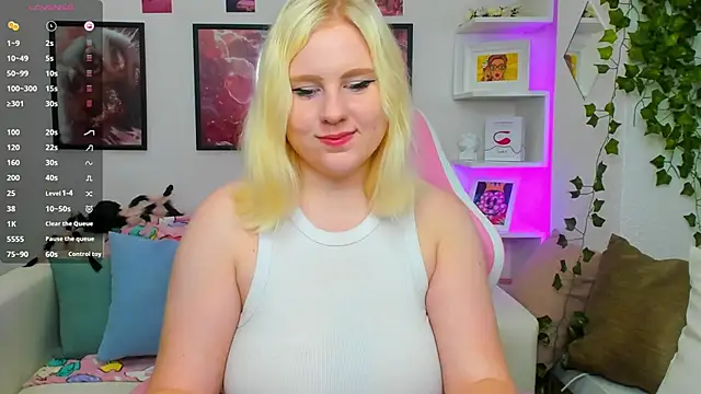 Snapshot of art_lovee chatting on September 2025 01:06:02 AM art lovee online show from September 2025 01:06:02 AM