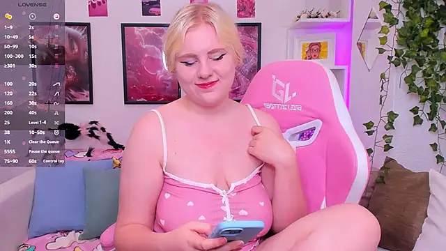 Snapshot of art_lovee chatting on September 2025 01:09:01 AM art lovee online show from September 2025 01:09:01 AM