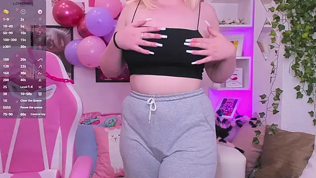 Snapshot of art_lovee chatting on October 2025 02:12:02 AM art lovee online show from October 2025 02:12:02 AM