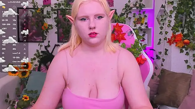 Snapshot of art_lovee chatting on October 2025 03:21:02 AM art lovee online show from October 2025 03:21:02 AM