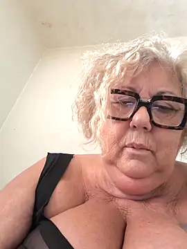 Merilulla online show from May 2026 03:17:01 PM