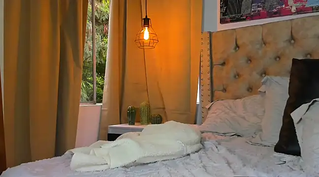 KeryHillson online show from March 2025 06:50:01 PM