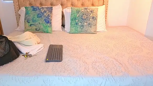 KeryHillson online show from October 2025 02:34:01 PM