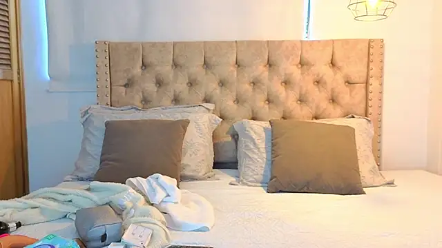 KeryHillson online show from November 2025 11:54:02 AM