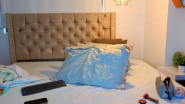 KeryHillson online show from January 2026 12:18:01 PM