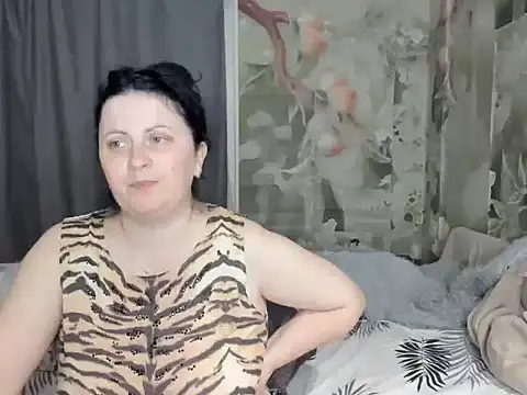 Lillian2 online show from November 2025 02:12:01 AM