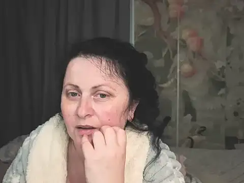 Snapshot of Lillian2 chatting on June 2026 02:41:02 PM Lillian2 online show from June 2026 02:41:02 PM