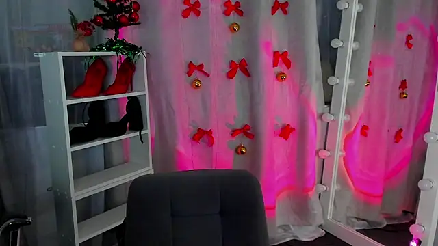 Snapshot of MipsyMipson chatting on December 2024 01:43:01 PM MipsyMipson online show from December 2024 01:43:01 PM