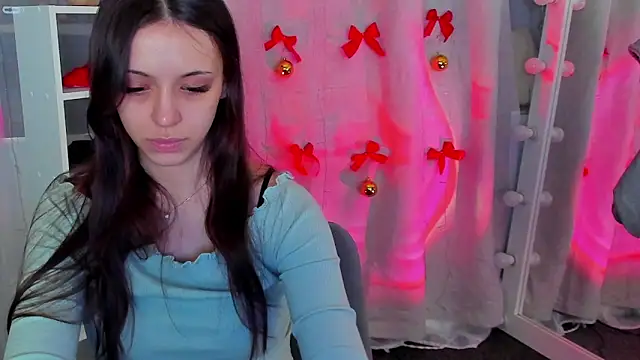 Snapshot of MipsyMipson chatting on December 2024 11:00:01 AM MipsyMipson online show from December 2024 11:00:01 AM