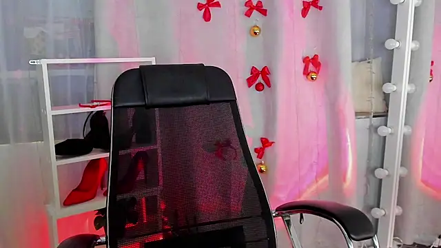 Snapshot of MipsyMipson chatting on December 2024 11:22:02 AM MipsyMipson online show from December 2024 11:22:02 AM