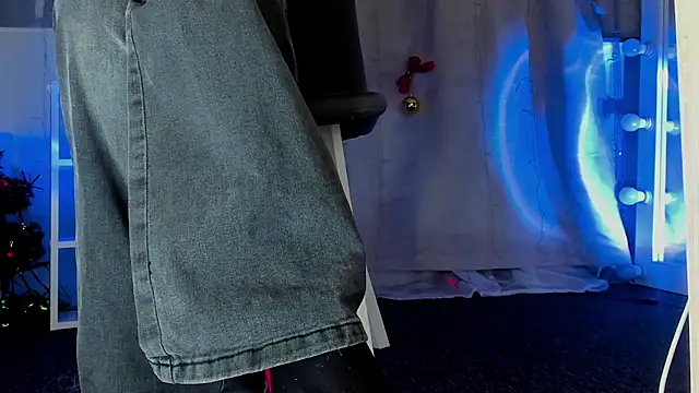 Snapshot of MipsyMipson chatting on December 2024 01:49:02 PM MipsyMipson online show from December 2024 01:49:02 PM