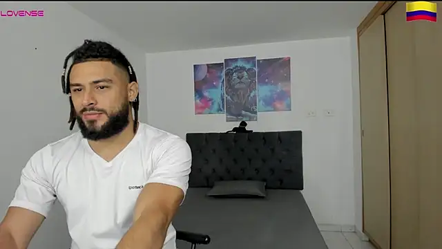 Snapshot of Louis_marley__ chatting on December 2024 11:48:01 PM Louis marley online show from December 2024 11:48:01 PM