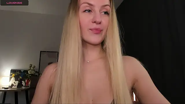 Alice Dias online show from March 2025 04:40:02 PM