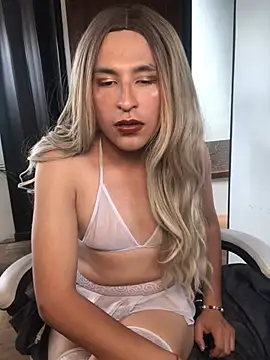 Snapshot of Aly_scarf chatting on February 2025 04:48:01 PM Aly scarf online show from February 2025 04:48:01 PM