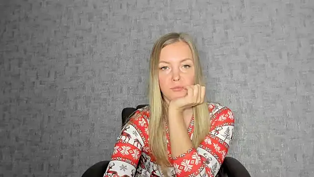 Snapshot of iam_Venus chatting on December 2025 02:45:02 PM iam Venus online show from December 2025 02:45:02 PM