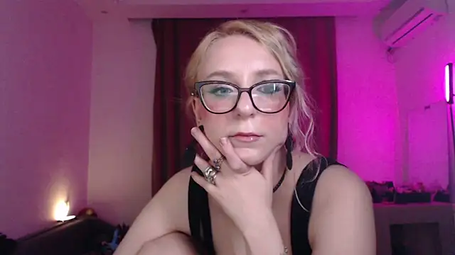 Snapshot of welliza chatting on April 2026 09:18:02 PM welliza online show from April 2026 09:18:02 PM