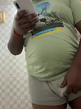 Snapshot of Honeydick7 chatting on January 2026 04:17:02 AM Honeydick7 online show from January 2026 04:17:02 AM