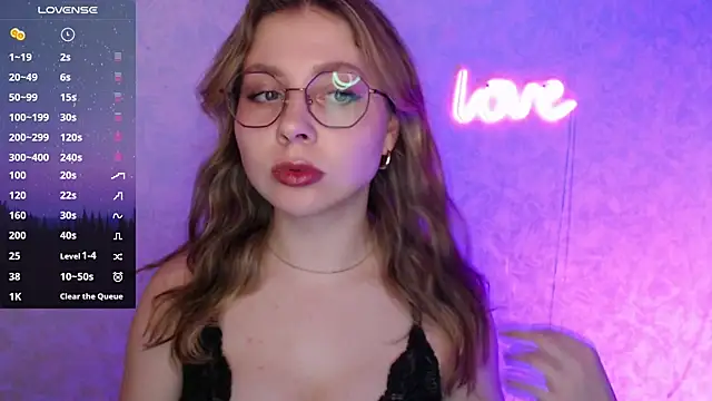 Snapshot of Leah_Reed chatting on February 2025 01:51:01 PM Leah Reed online show from February 2025 01:51:01 PM