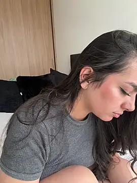 Nicollemays online show from March 2026 03:19:02 PM