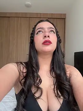 Nicollemays online show from May 2026 02:14:01 PM