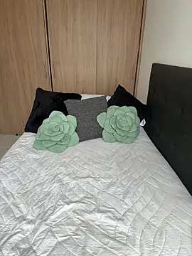 Nicollemays online show from May 2026 03:29:01 PM