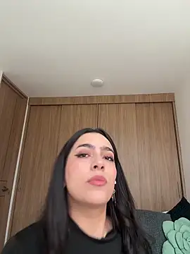 Nicollemays online show from May 2026 01:17:01 PM