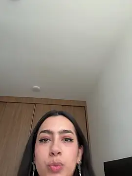 Nicollemays online show from May 2026 02:14:01 PM