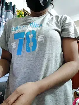 Snapshot of Suvosri chatting on February 2025 11:11:02 AM Suvosri online show from February 2025 11:11:02 AM