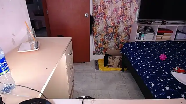 yselahot online show from March 2025 11:27:01 PM