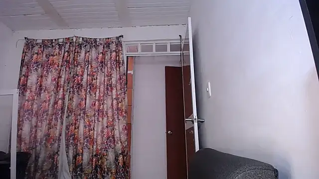 yselahot online show from September 2025 03:50:01 PM