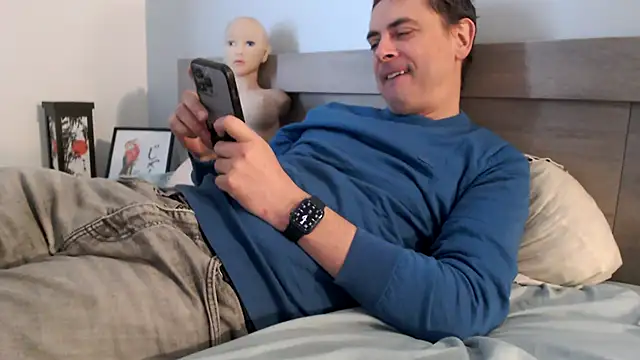 freddy0222222 online show from October 2025 11:00:01 AM