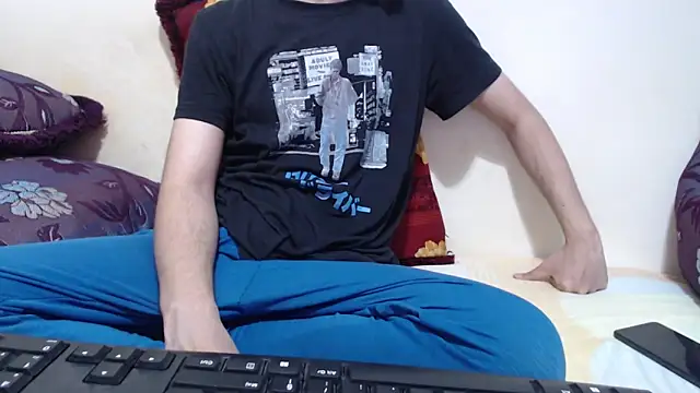 Alexdelarge323 online show from May 2026 02:57:02 PM