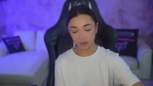 Jasmine Flow online show from October 2025 07:20:02 AM