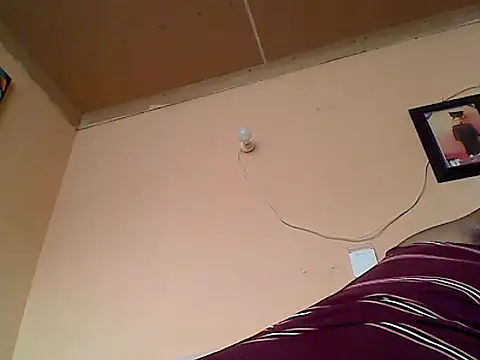 Snapshot of ZOQULUx chatting on January 2025 04:28:02 PM ZOQULUx online show from January 2025 04:28:02 PM