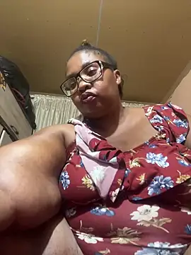 Snapshot of ZOQULUx chatting on March 2025 07:50:02 PM ZOQULUx online show from March 2025 07:50:02 PM