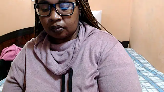 Snapshot of ZOQULUx chatting on June 2026 07:05:01 PM ZOQULUx online show from June 2026 07:05:01 PM
