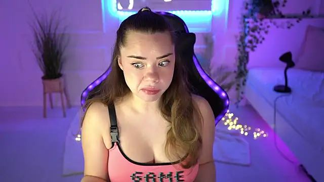 Snapshot of VixenMia chatting on January 2025 03:20:01 AM VixenMia online show from January 2025 03:20:01 AM