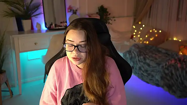 Snapshot of VixenMia chatting on February 2025 03:34:02 AM VixenMia online show from February 2025 03:34:02 AM