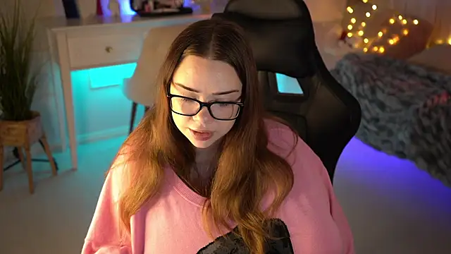 Snapshot of VixenMia chatting on February 2025 03:19:01 AM VixenMia online show from February 2025 03:19:01 AM