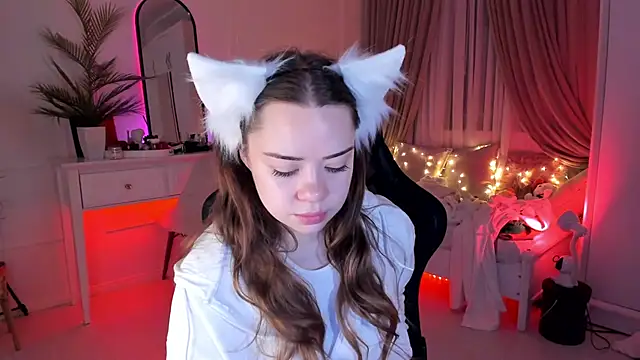 Snapshot of VixenMia chatting on February 2025 03:42:01 AM VixenMia online show from February 2025 03:42:01 AM