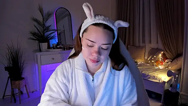 Snapshot of VixenMia chatting on February 2025 03:14:02 AM VixenMia online show from February 2025 03:14:02 AM