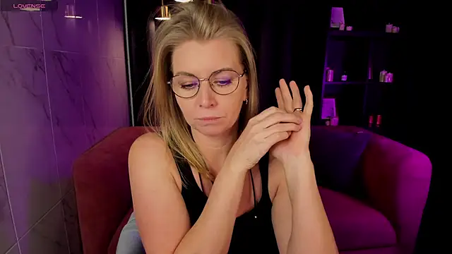 Annie Light online show from February 2025 08:53:02 AM