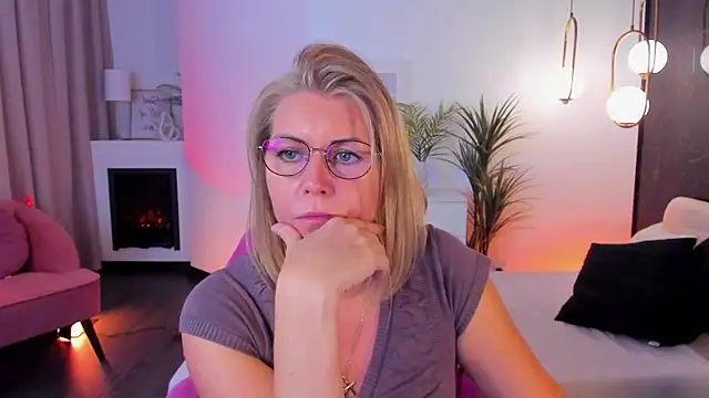 Annie Light online show from September 2025 05:56:01 AM