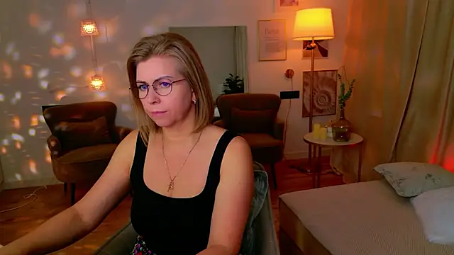 Annie Light online show from May 2026 08:30:01 AM